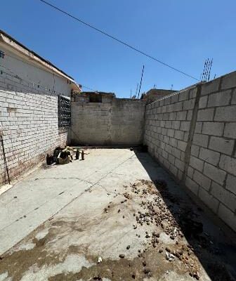 Casa en Valle Oriente en Esquina, 3 Recamaras, a 150 Mts. del Blvd. Revolución.