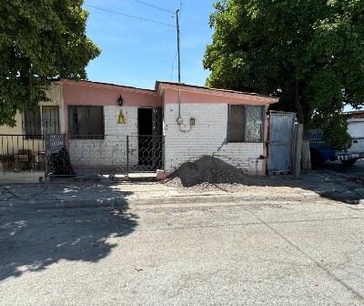 Casa en Valle Oriente en Esquina, 3 Recamaras, a 150 Mts. del Blvd. Revolución.