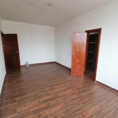 Residencia 2 Pisos, Opción a Departamento en planta Alta,  en Villa Jardín Lerdo Dgo., con Alberca.