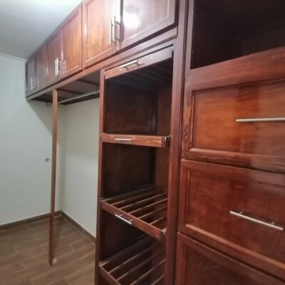 Residencia 2 Pisos, Opción a Departamento en planta Alta,  en Villa Jardín Lerdo Dgo., con Alberca.