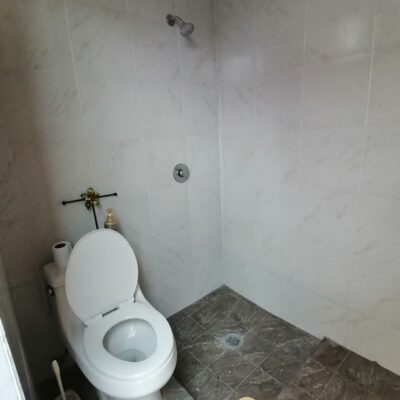 Residencia 2 Pisos, Opción a Departamento en planta Alta,  en Villa Jardín Lerdo Dgo., con Alberca.